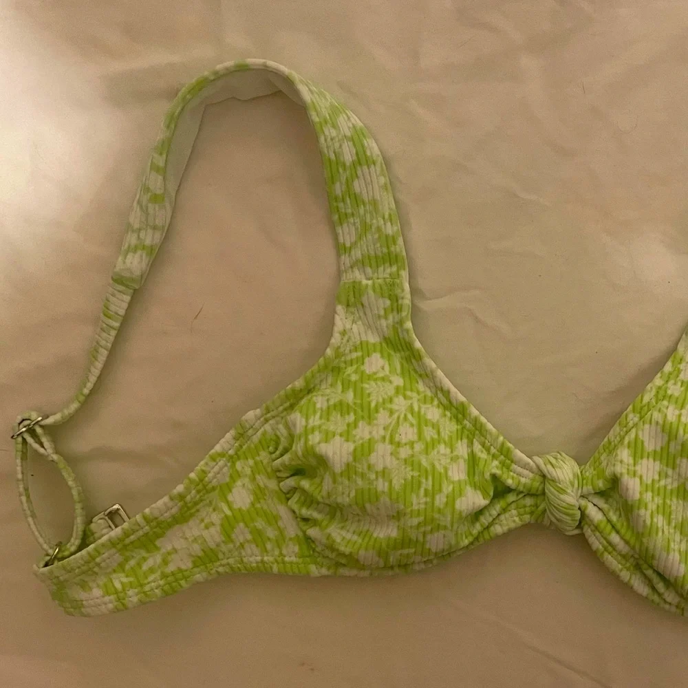 🌻HP🌻Xhilaration XS Ribbed KnotFront Bralette Bikini Top Green Floral Print - Picture 5 of 9
